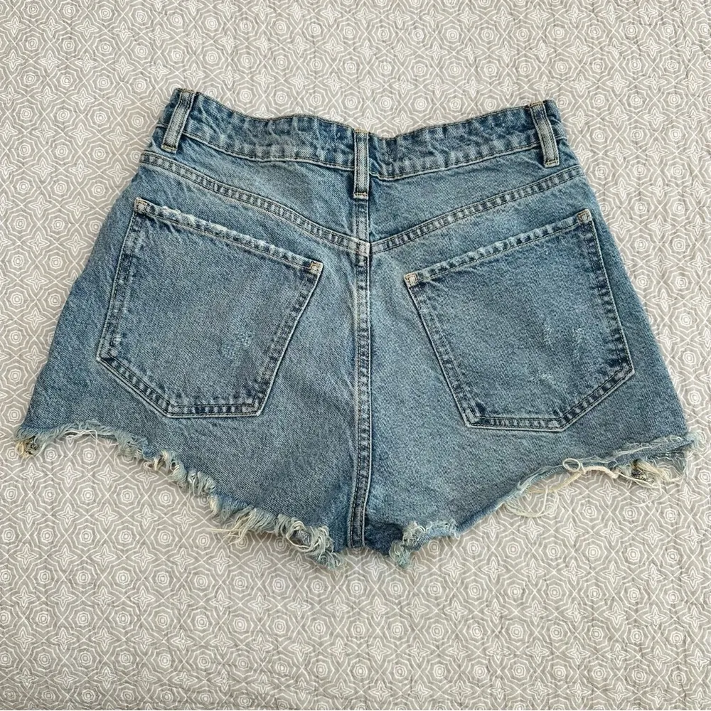 ZARA Button Fly Blue Denim Distressed Cut Off Frayed Shorts Size 4 - Image 2