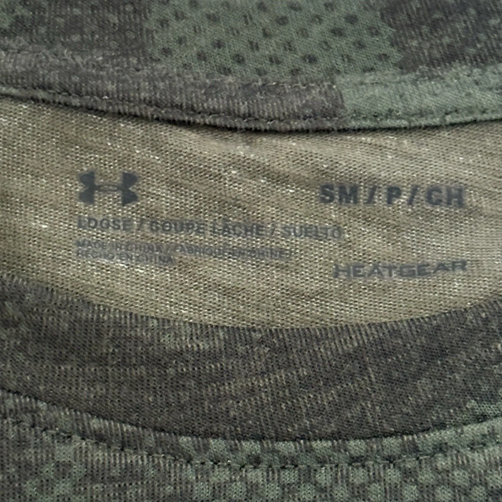 Under Armour Women's Heatgear Camo Shirt Small Loose Fit - Image 3