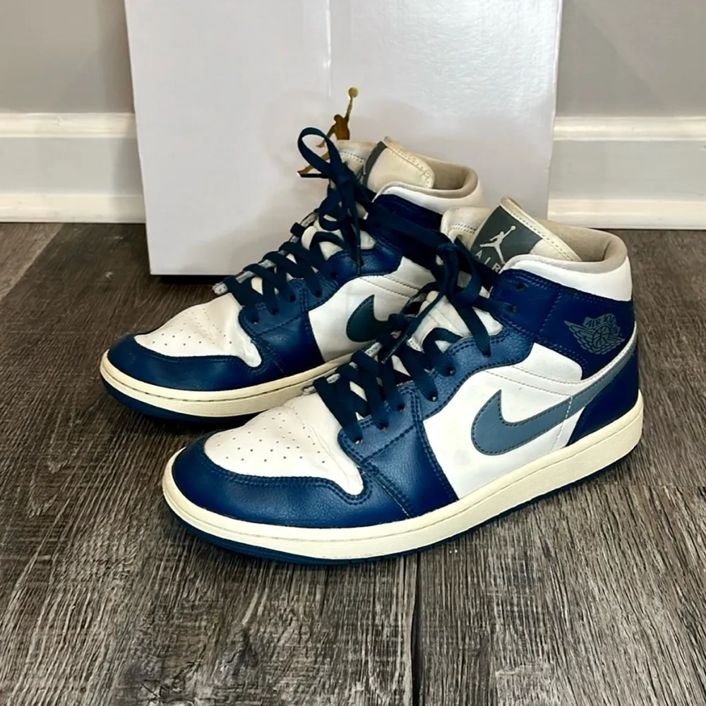 Women’s Nike Air Jordan 1 Mid Trainers
with original box 10.5 (retired style) - Image 9