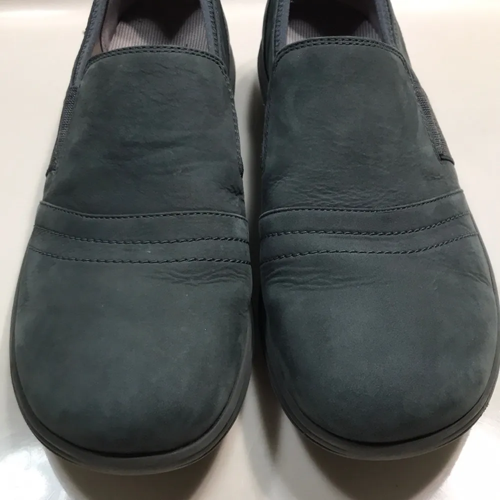 Aravon Women’s Suede Leather Blue Slip - Image 3