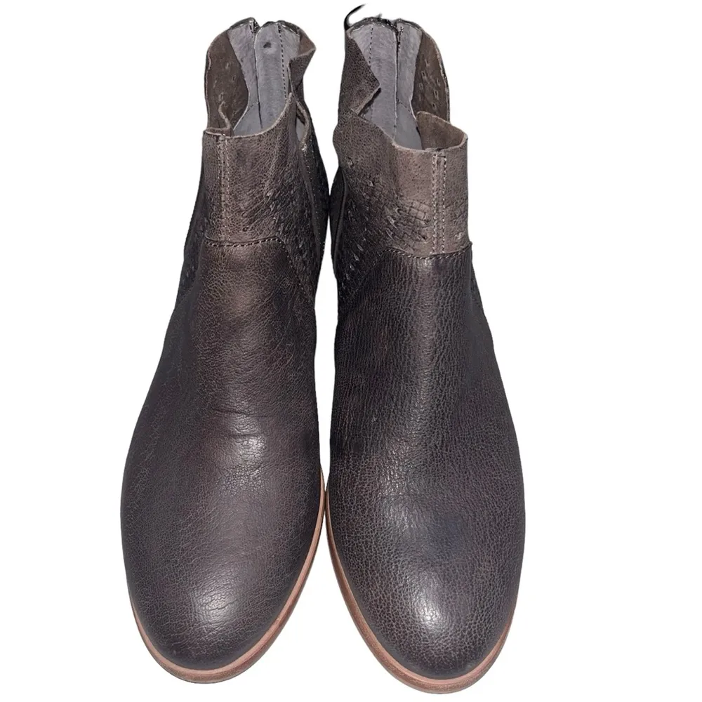 NEW Vince Camuto Gray Leather Patellen Booties Ankle Boots Shoes size 7.5 38 - Image 6