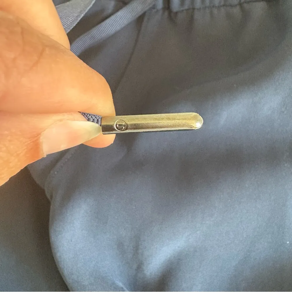 LuluLemon On the Fly Mid Rise Cropped Pant
TravelWoven navy 4 23” - Image 7