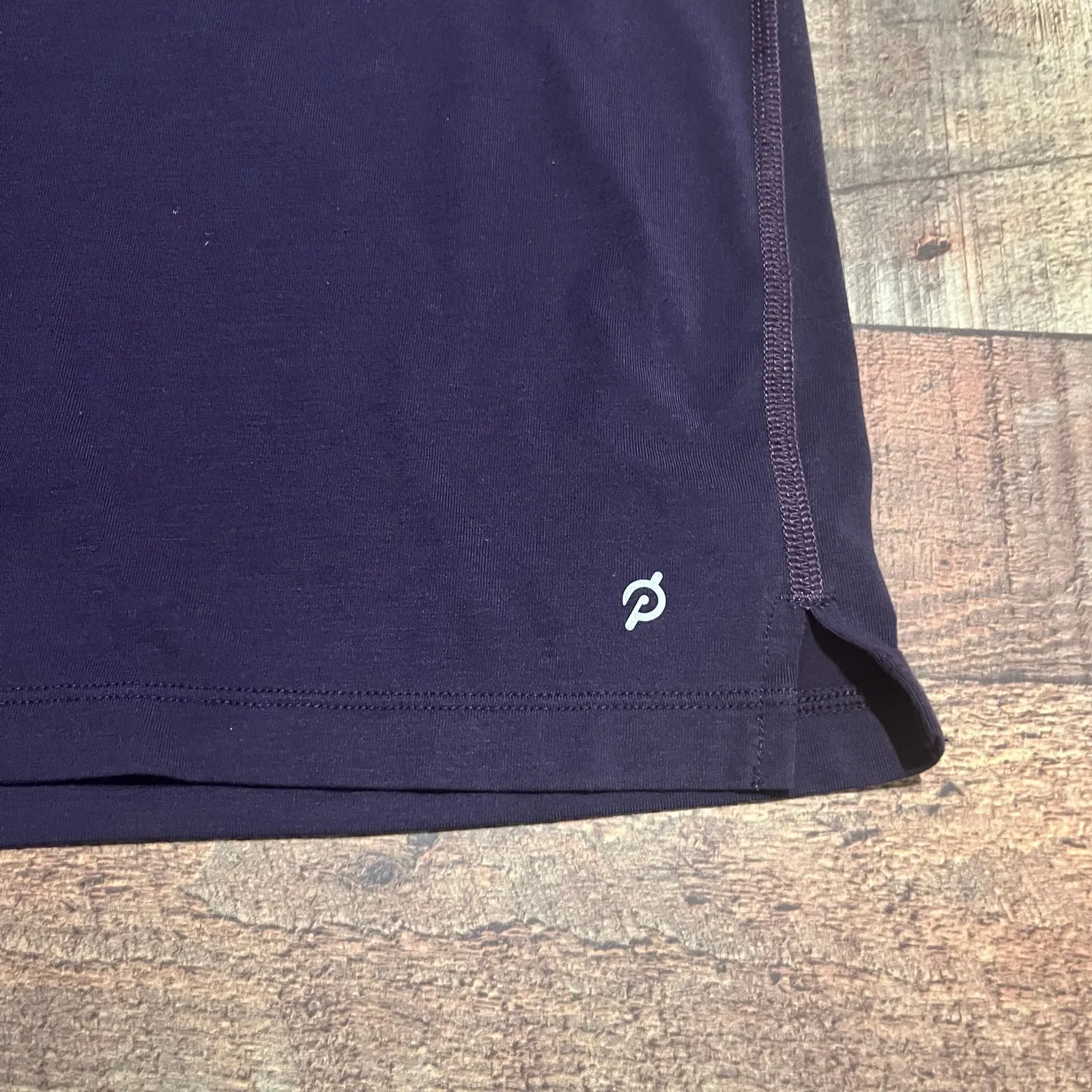 Peloton Women's Purple Monochrome Logo Performance Shirt Sz M Stretch Ride Run - Image 4