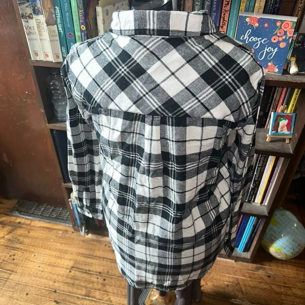 Gap black & white plaid flannel button down S shirt - Image 2
