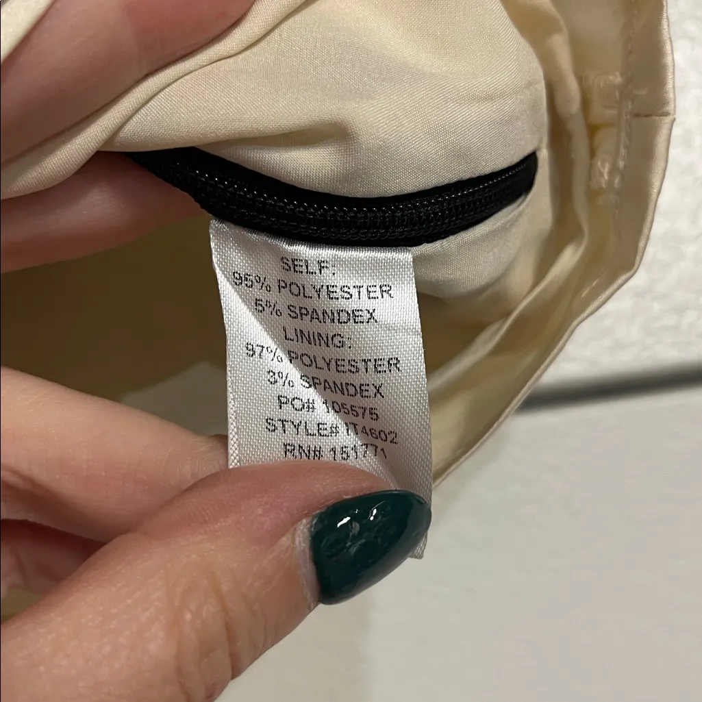 HER ENTIRE NAME SAYS GRACE BOUTIQUE BOW SATIN BLOUSE BLACK CREAM NEW LARGE - Image 7