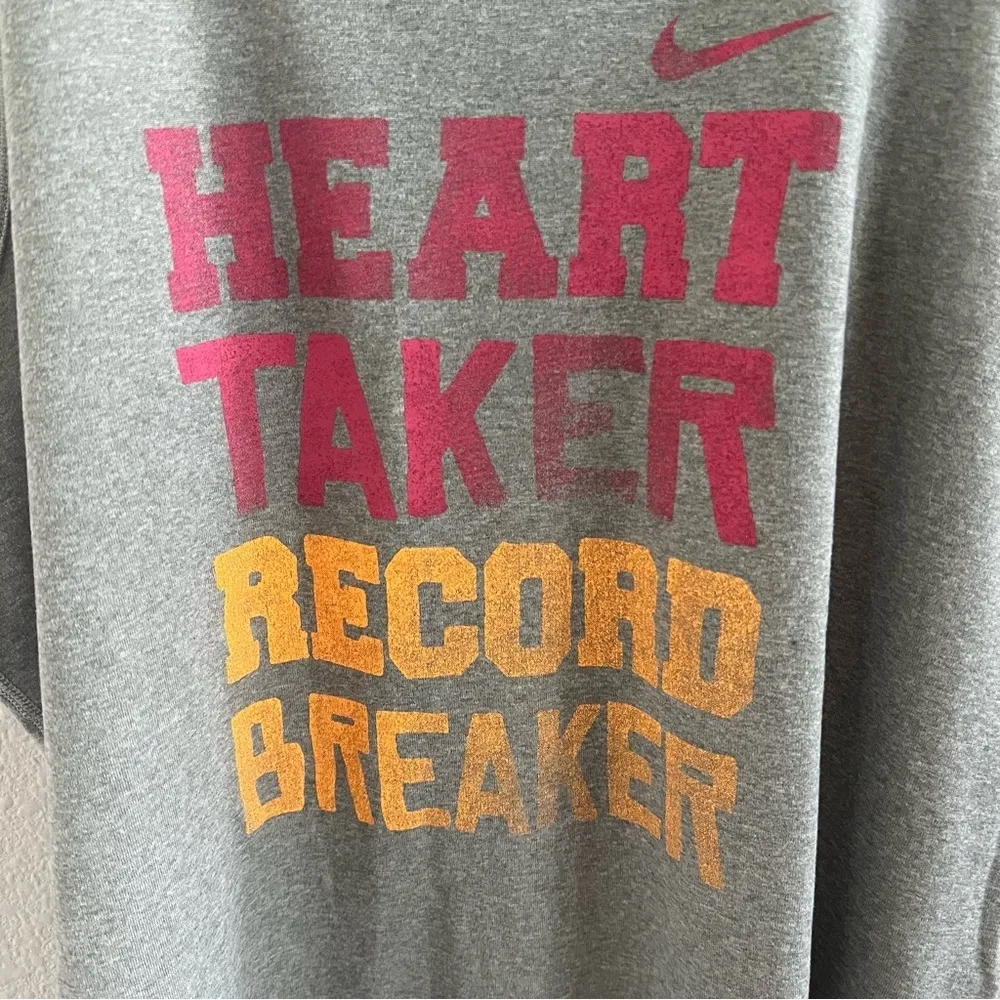 Nike Dri Fit Heart Taker Record breaker Active Tank Top Shirt Activewear XL - Image 2