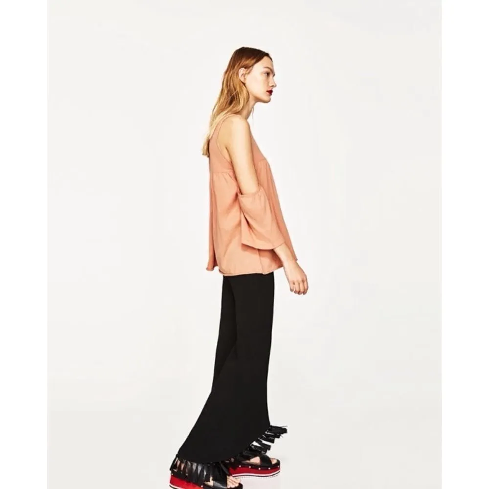 ✨ FRILLED TOP WITH CUT-OUT SHOULDERS✨ - Image 4