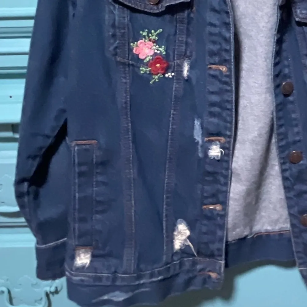 Wax jeans distressed denim floral embroidered jean jacket EUC - Image 7