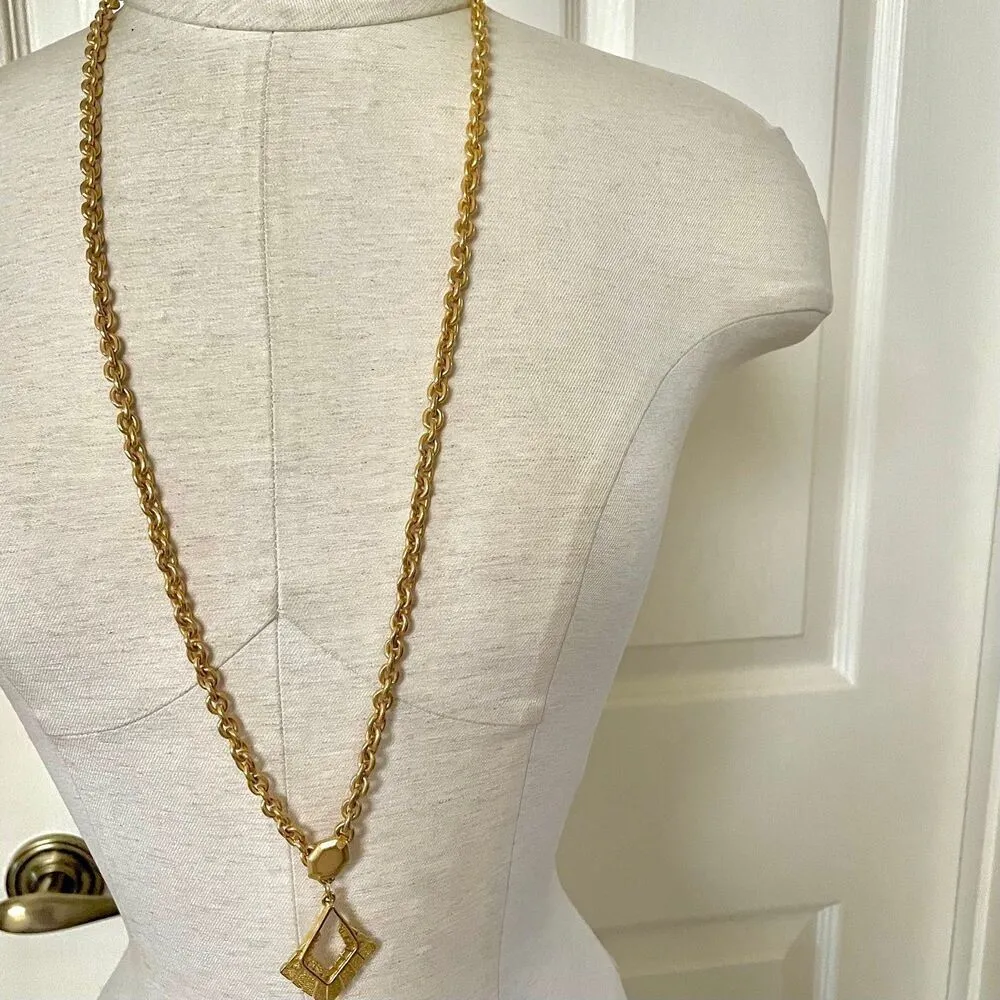 Long gold tone pendant necklace - Image 4