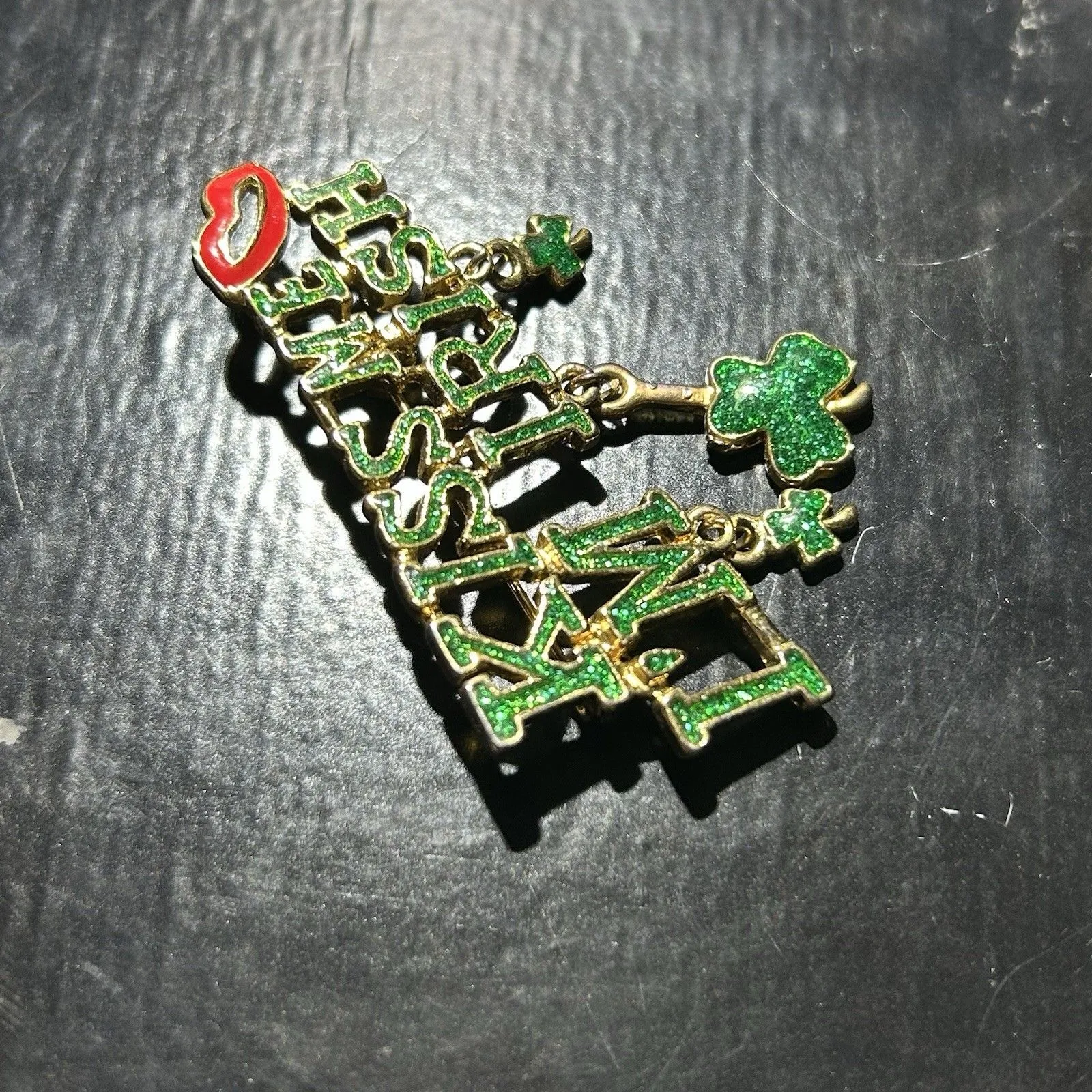 St. Patrick's Day Green Gold Tone Kiss Me i'm Irish Collectible Dangle Lapel Pin - Image 2