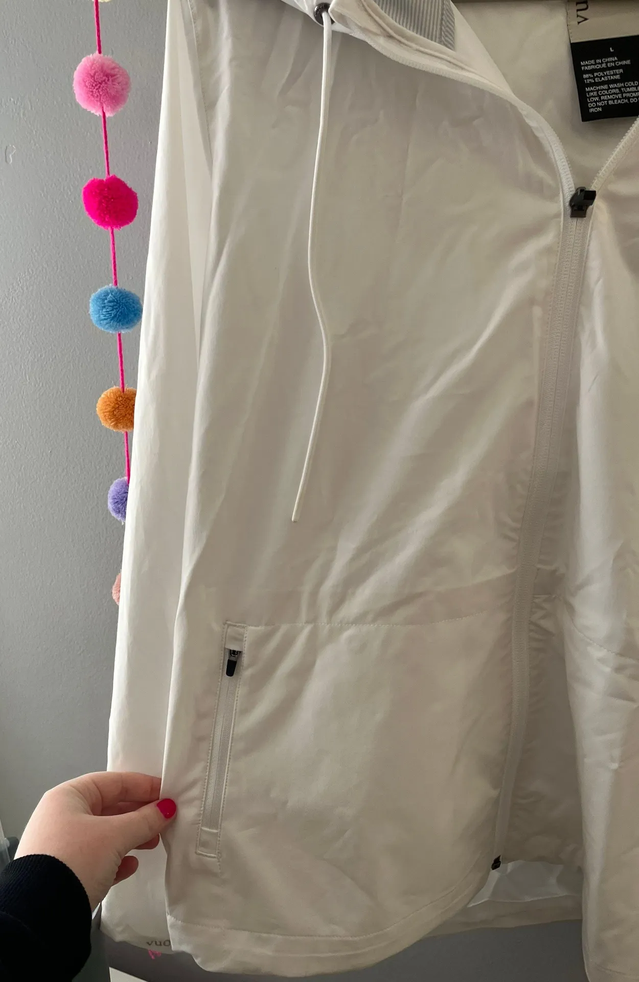 Vuiori White Zip up  - Image 2