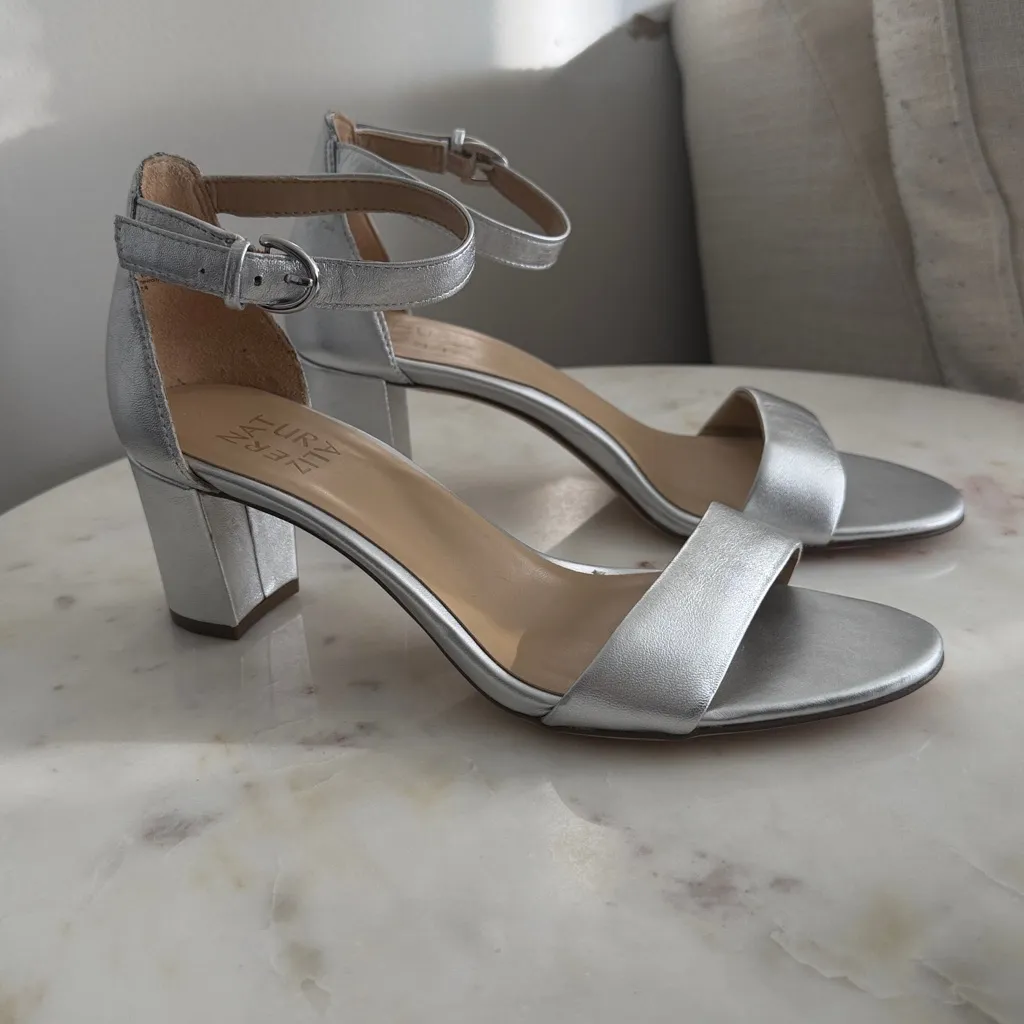 Naturalizer Vera Sandals Chunky Block Heel Silver Metallic size 8 ankle strap - Image 2