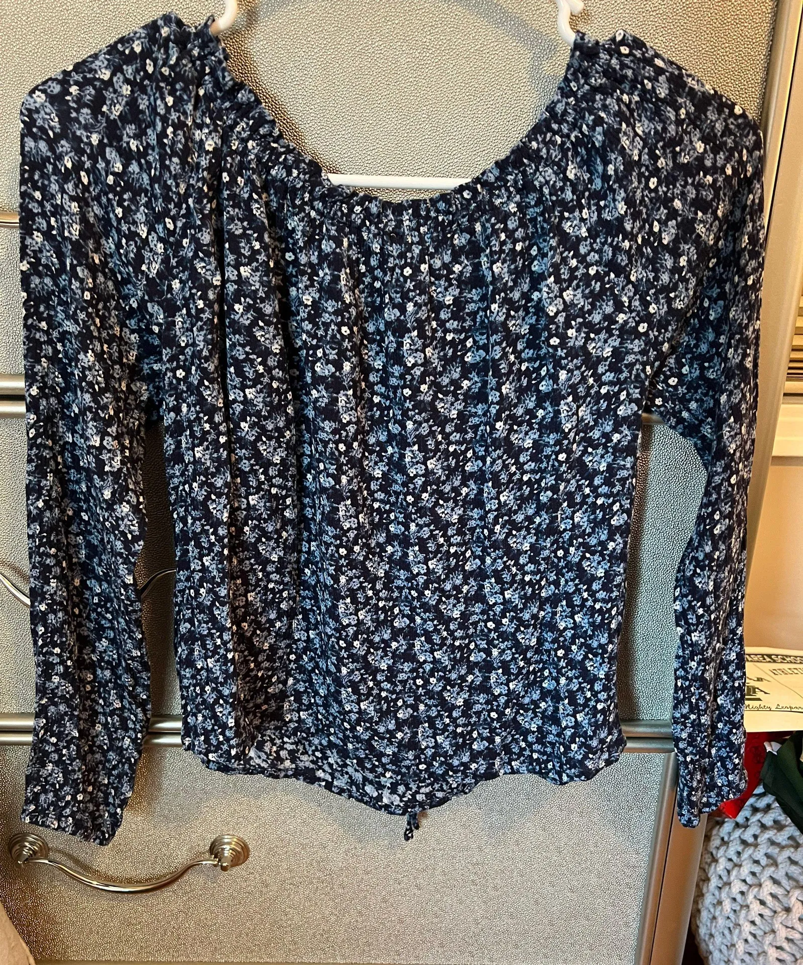 Hollister Off the shoulder Flower Top - Image 2