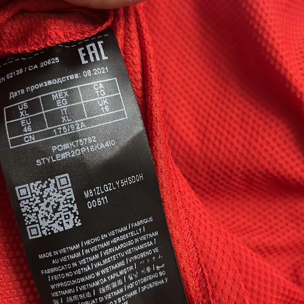 Guess NWT  Bustier Crop Top XL - Image 6