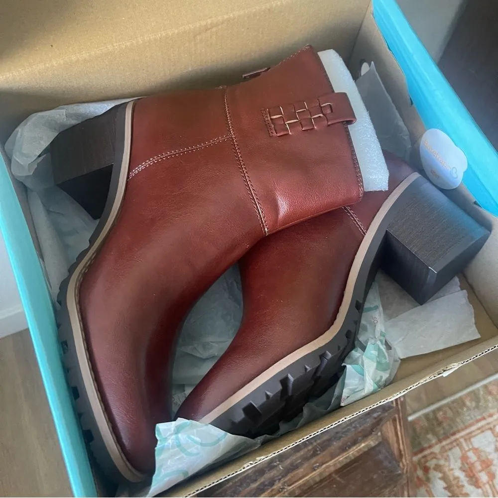 BareTraps Size 9 Brown Heeled Boots with Side Zipper - Image 4