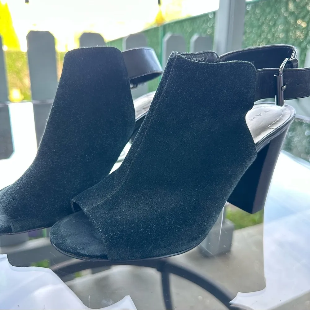 Tahari Margaret Suede Peep Toe Chunky Heel Buckle Strap Sandal in Black Size 6.5 - Image 15