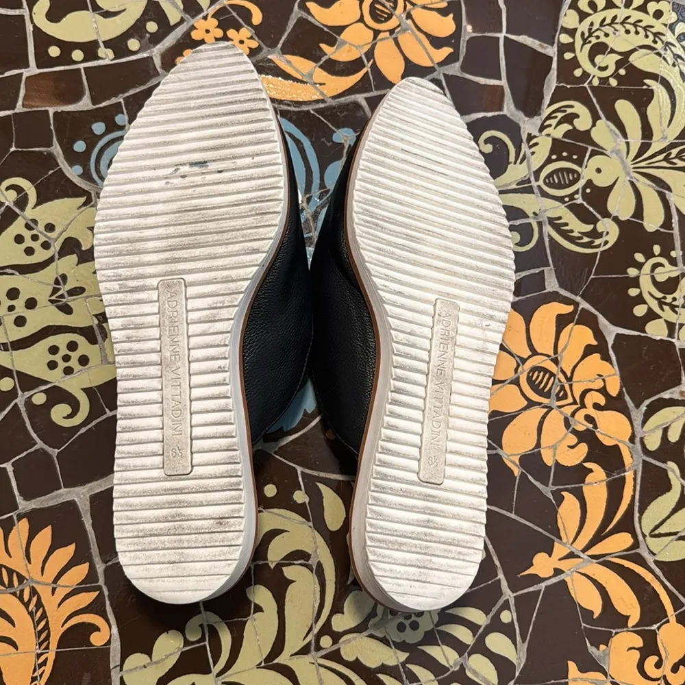 ADRIENNE VITTADINI BLACK MULE FLATS SZ: 6.5 - Image 4