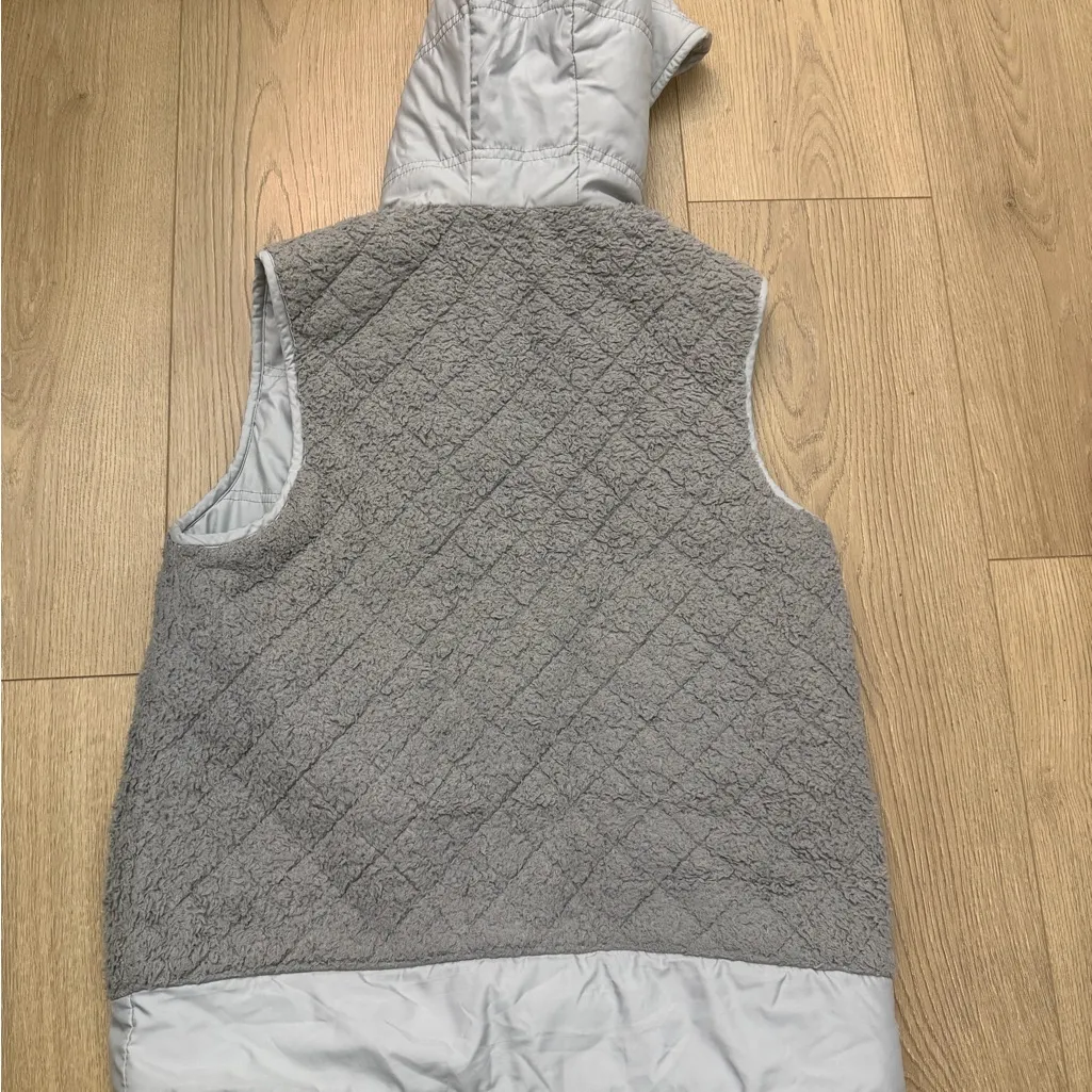 Patagonia Light Gray Reversible Los Gatos Vest with Hood - Image 3