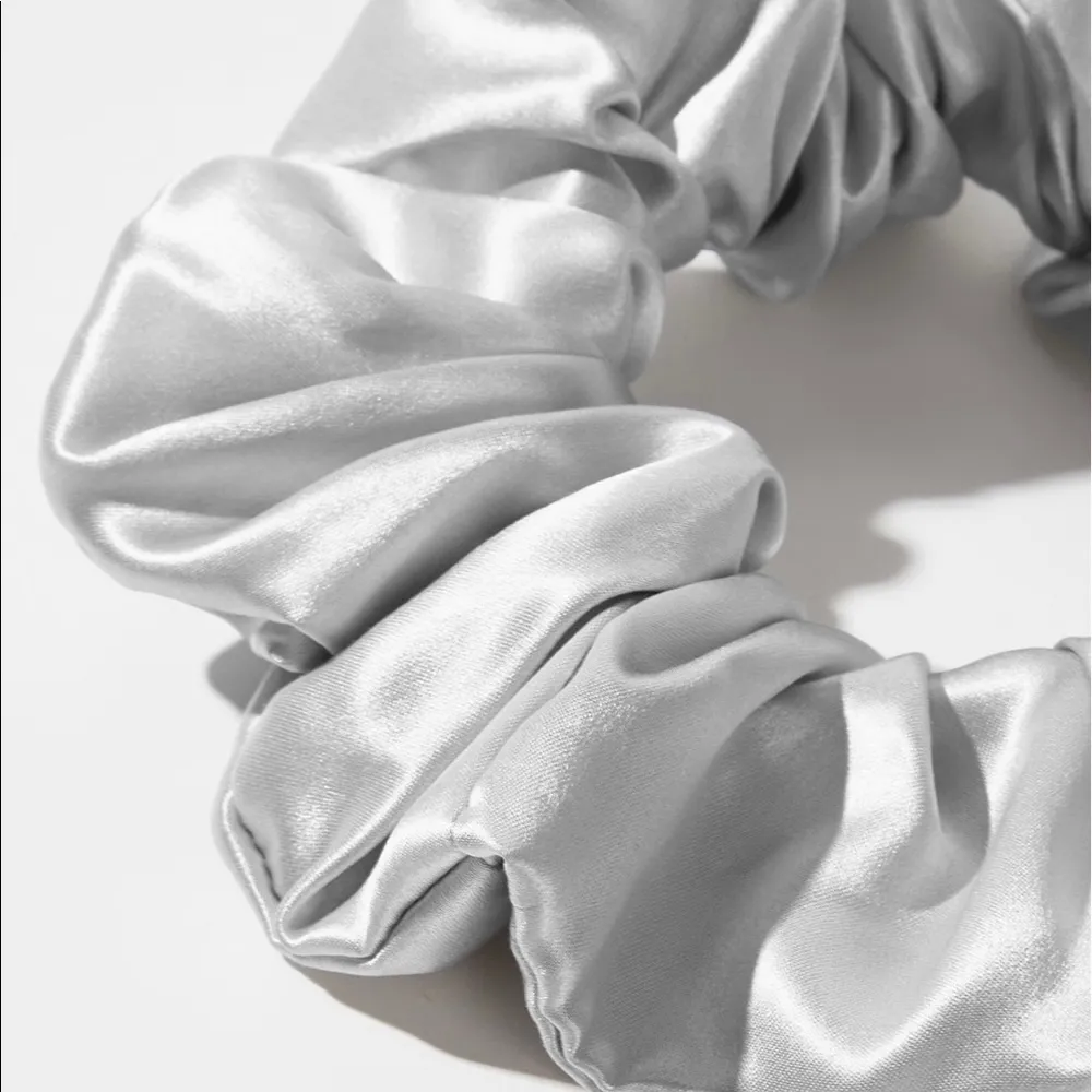 MOTF Silk Hair Band #5 Silver - Image 4