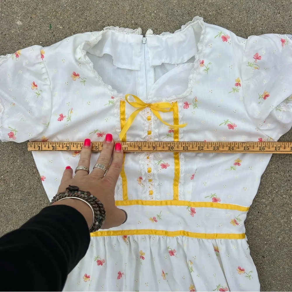 Vintage 70s Prairie Dress Eyelet cotton White Yellow Pink Floral Maxi SMALL? - Image 9