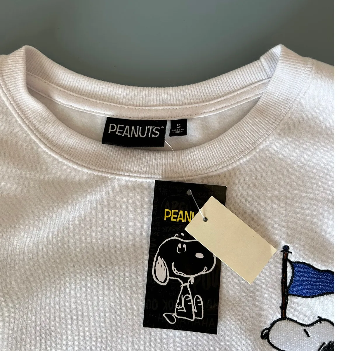 Peanuts Snoopy white crewneck sweatshirt womens S NWT - Image 4