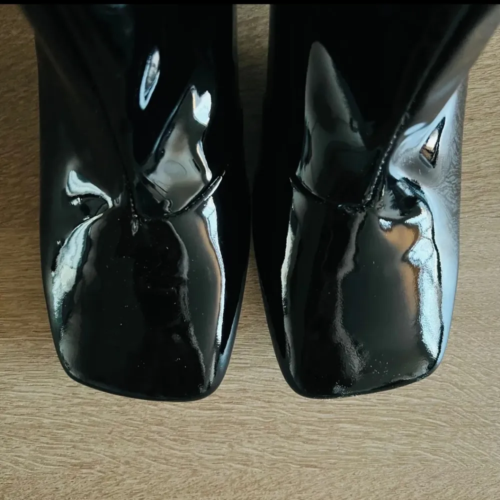 Good American  Square Toe Booties in Black Patent Leather Heel Boots 8.5 NWOT - Image 2