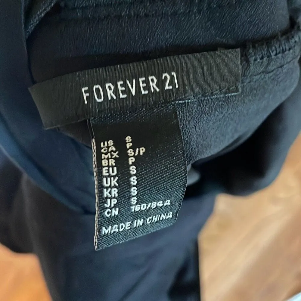 Forever 21 black ruffled cross back maxi dress small - Image 5