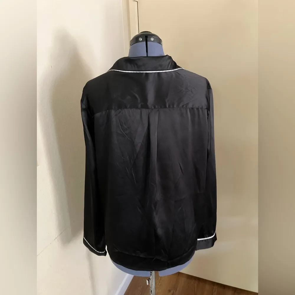 Stars Above Women's Black Satin L/S Notch Collar Pajama Top Sleep Shirt Sz: XL - Image 4