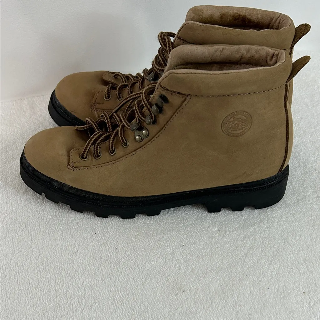 Women’s Bass Hiking Boots – Size 7.5 see pictures for wear Tan - Image 5