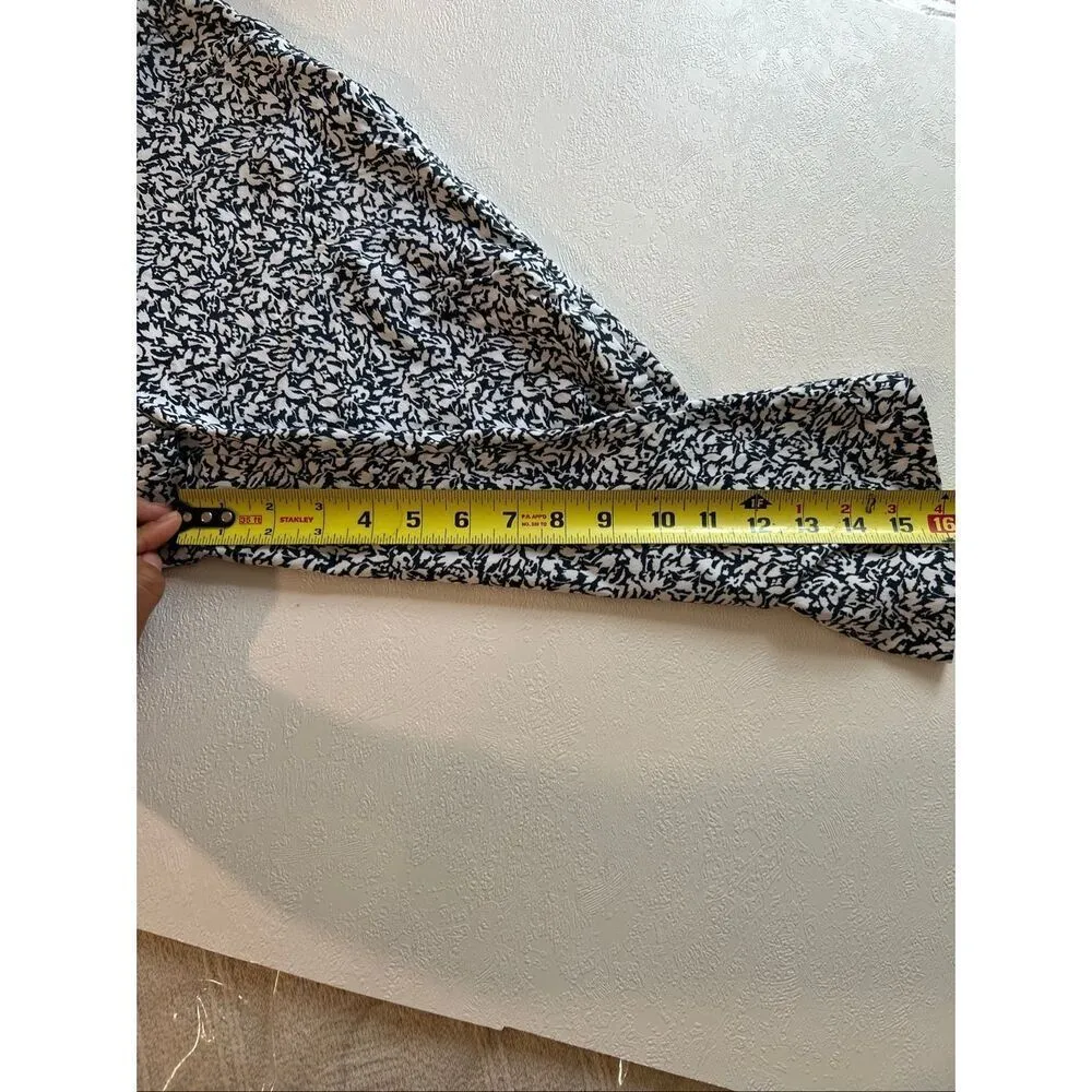 Christopher & Banks Signature Slimming Petite Capris Size 10P Black White Floral - Image 5