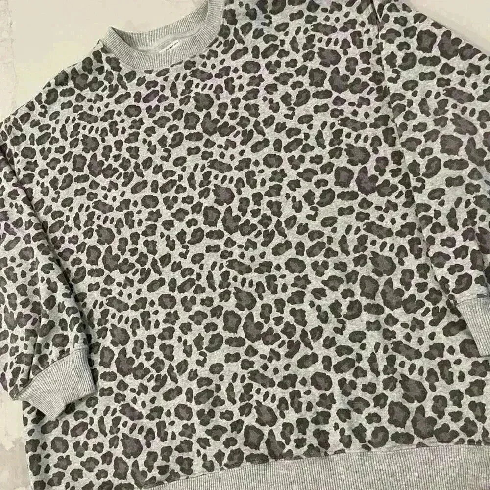 American Eagle Sweatshirt Gray Cheetah Jegging Fit Crewneck Oversized Women’s XS - Image 2