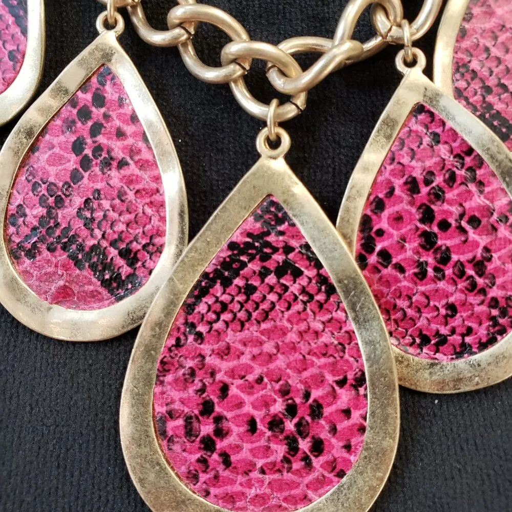 Womens Fashion Gold Plated Pink Resin Tear Drop Bold Chain Necklace w/ Lobster - Image 3