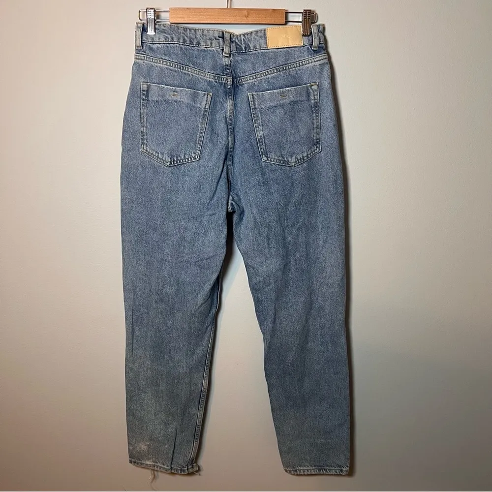 Zara Distressed Jeans Women’s 8 High Waisted‎ Mom Fit Denim Medium Wash Raw Hem - Image 5
