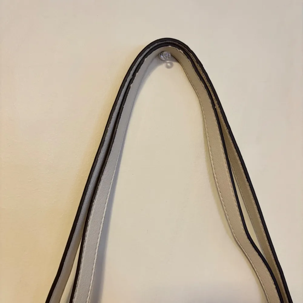 Liz Claiborne Faux Leather Shoulder Crossbody Tote Bag Purse Cream Small Size - Image 3