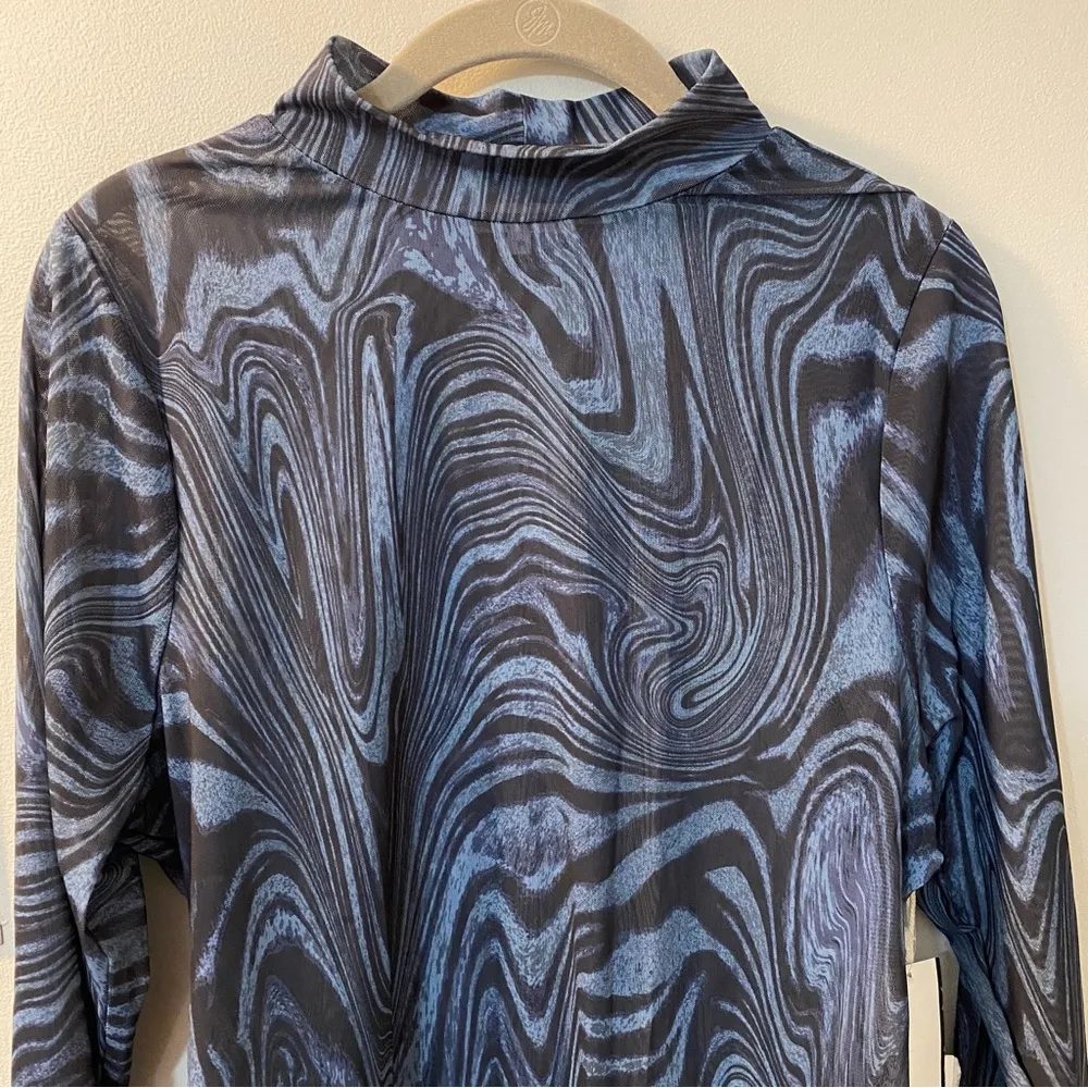 Good American sheer mesh mock neck bodysuit in blue abstract print size 5. 2XL - Image 4