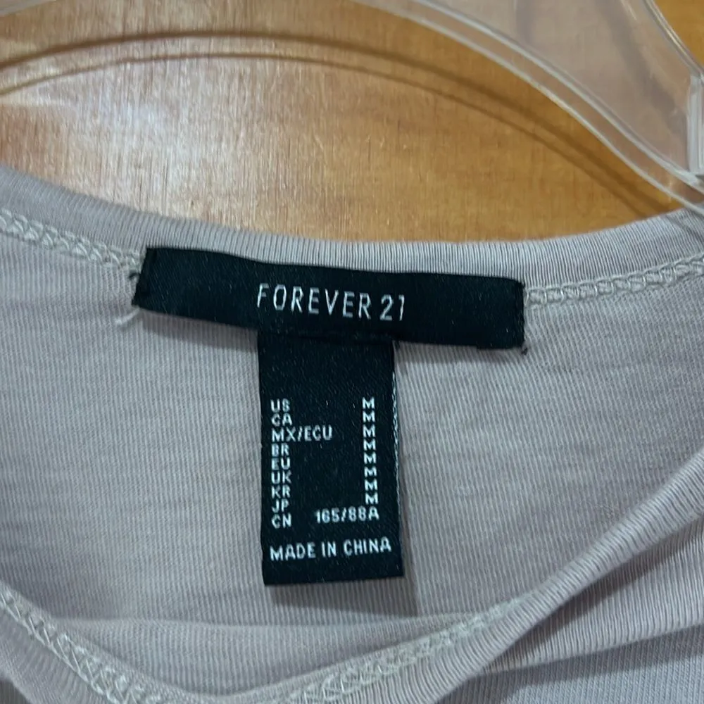 London England Womens Cropped T-Shirt From Forever21 - Image 3