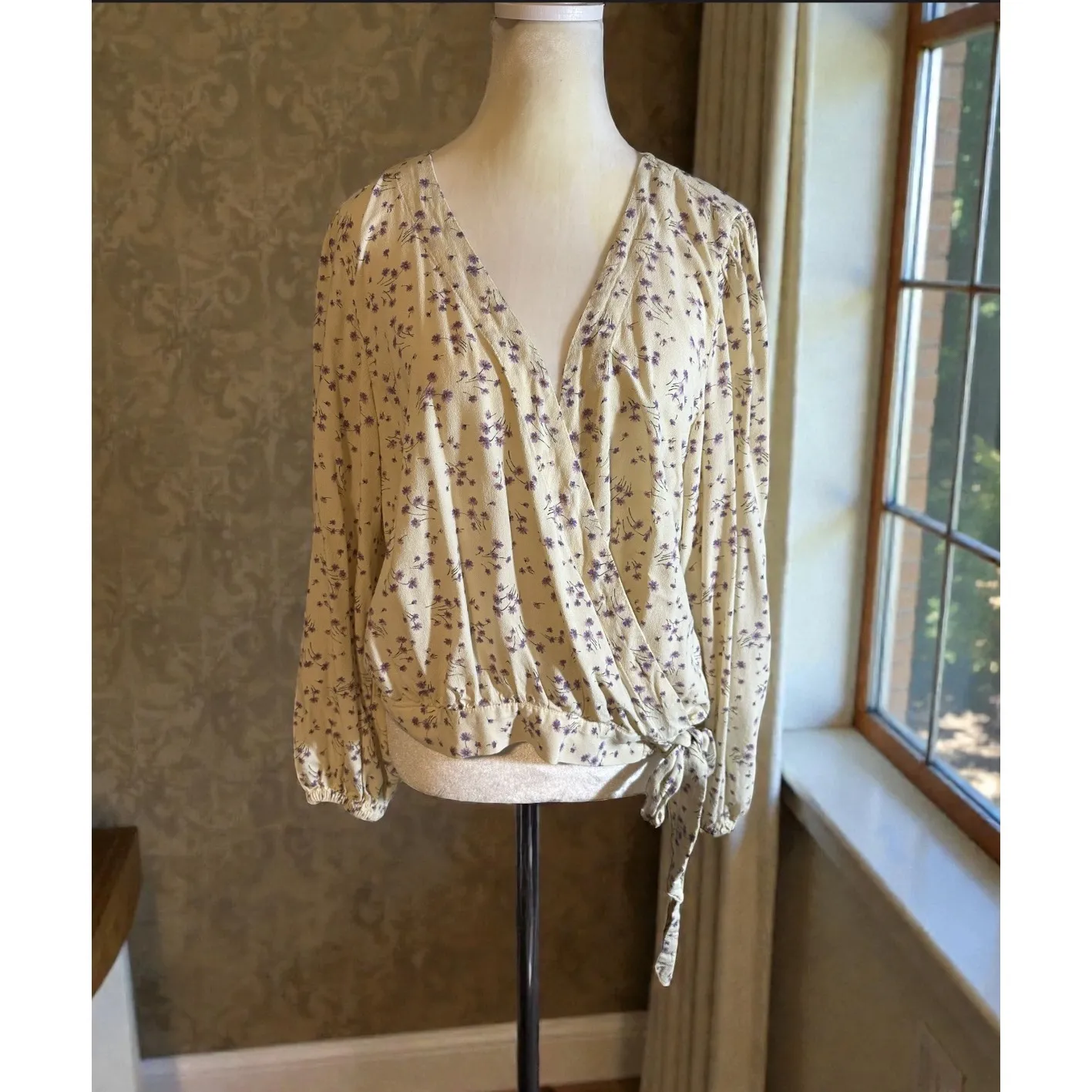 American Eagle Floral Wrap Long Sleeve Blouse Tie Waist Cream Purple X-tra Large - Image 15