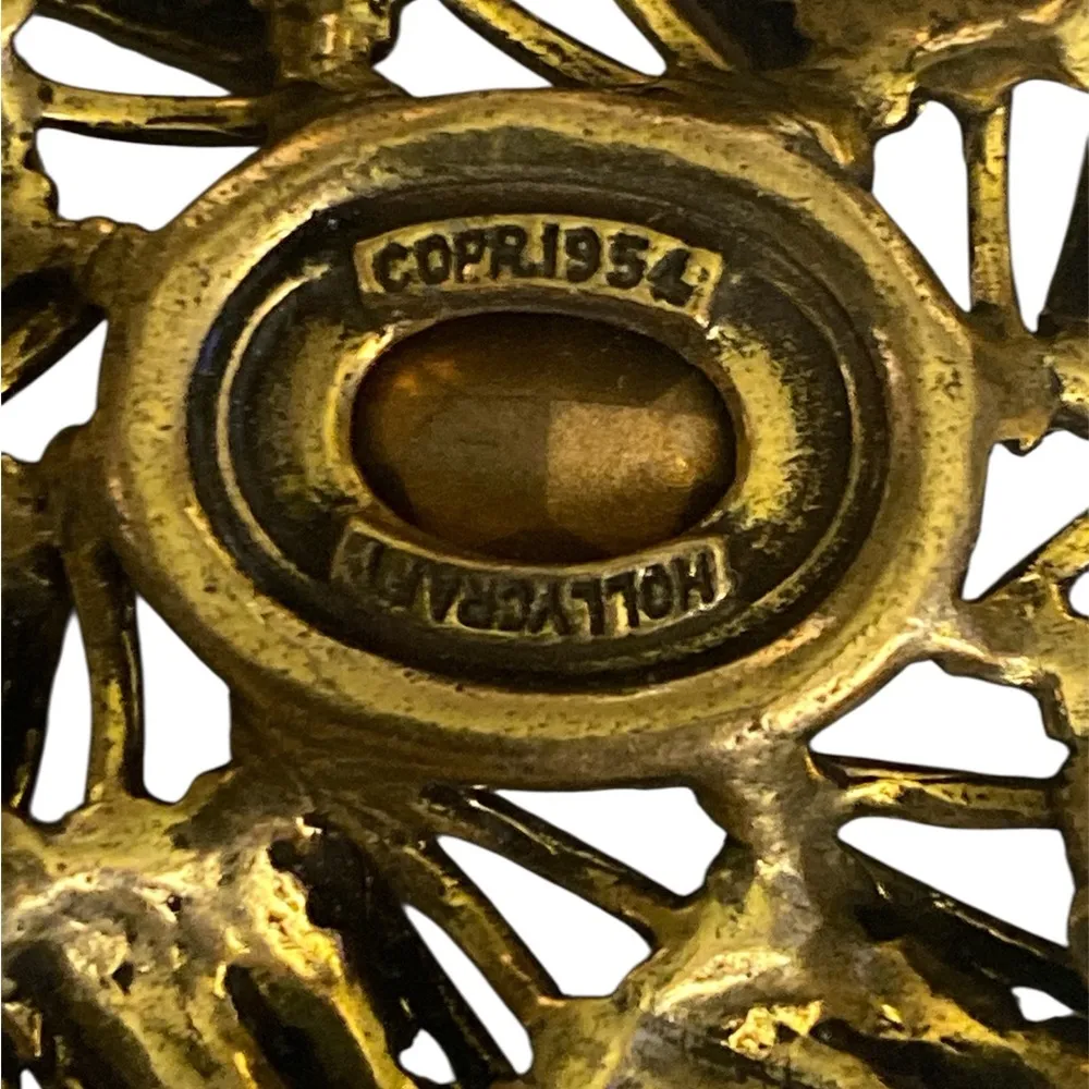 Vtg Hollycraft Copr 1954 yellow Rhinestone Faux Pearl Gold Tone Metal Ornate Pin - Image 5