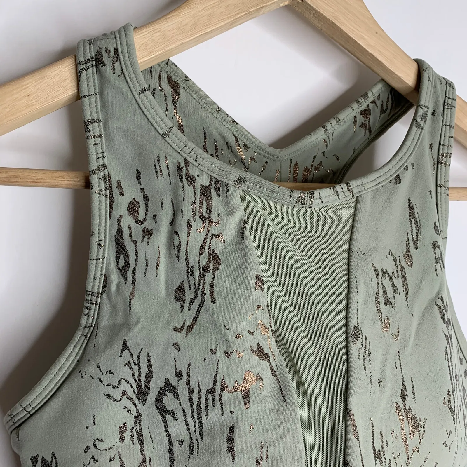 Sweaty Betty x Halle Berry Athena Sport Bra in Green Cambium Small - Image 4