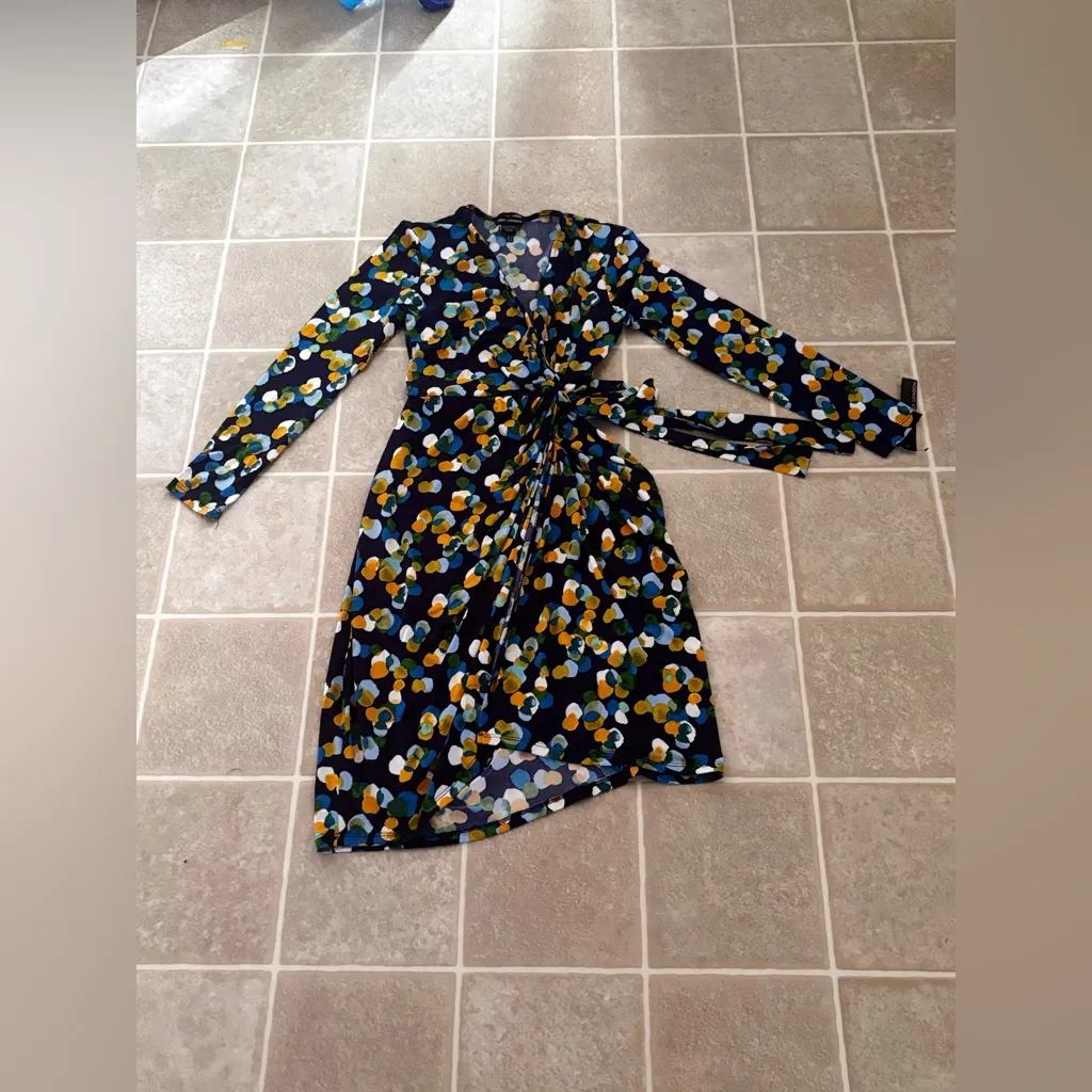 Maggy London Blue and Yellow Floral Long Sleeve Dress - Image 2