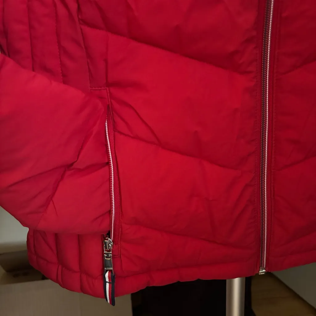 Tommy Hilfiger Women’s Vibrant Red Puffer Jacket - Image 5