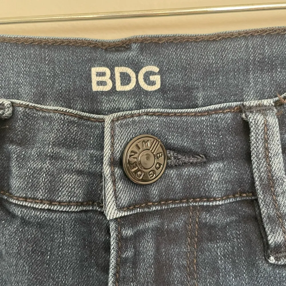 BDG twig super high rise ankle skinnies size 27x29 - Image 4