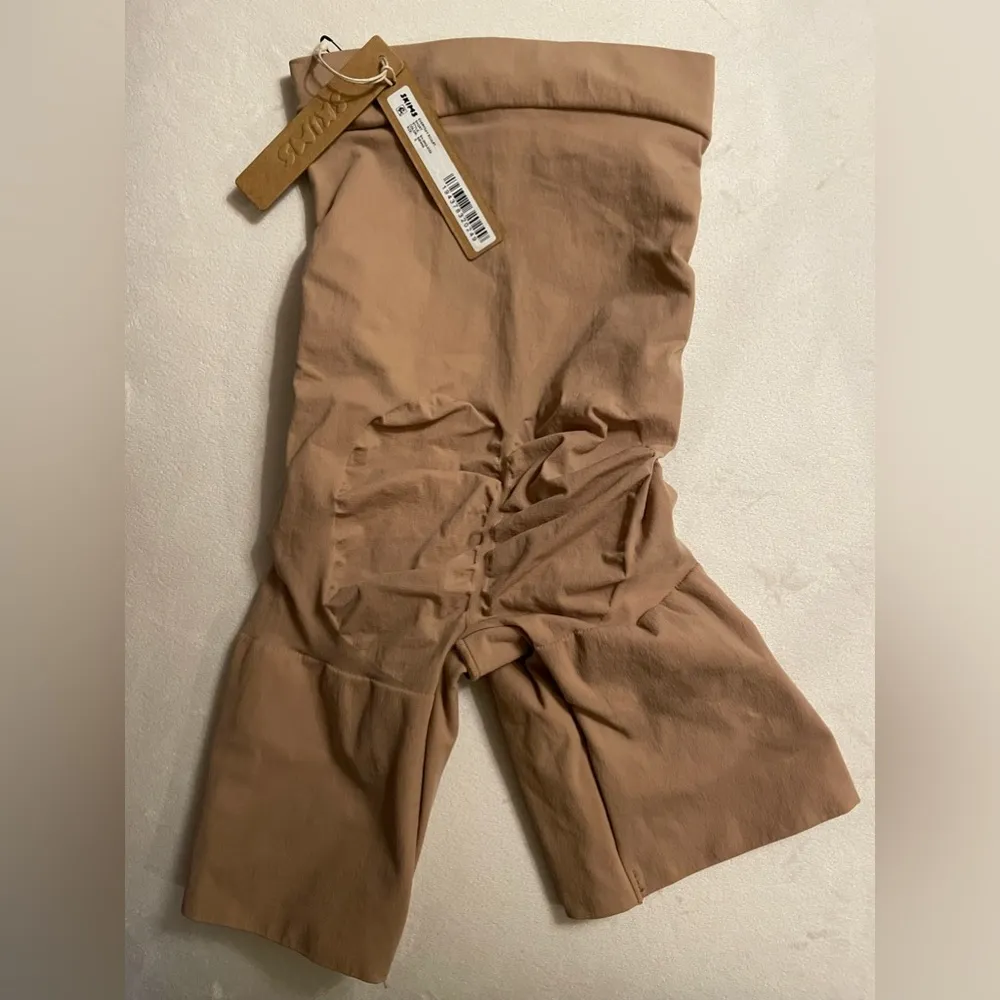 NWT Skims Sculpting Shorts Size S Sienna Color - Image 5