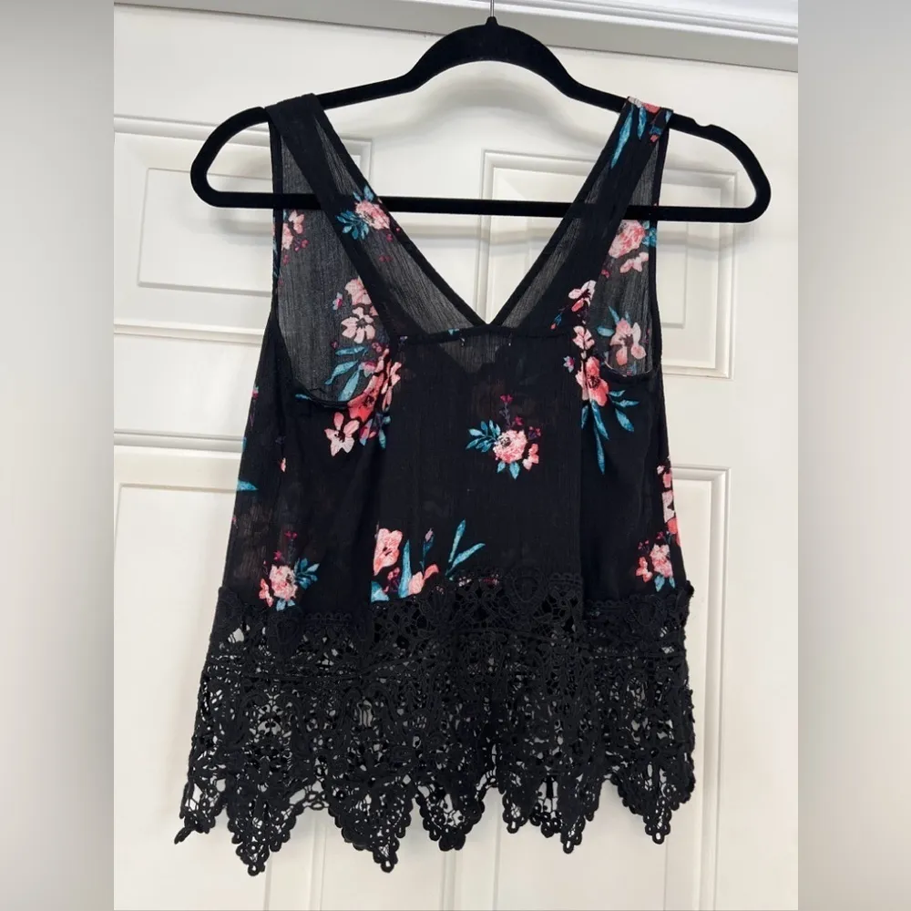 Black‎ Floral Lace Hem V Neck Tank Top Sleeveless Blouse - Image 3