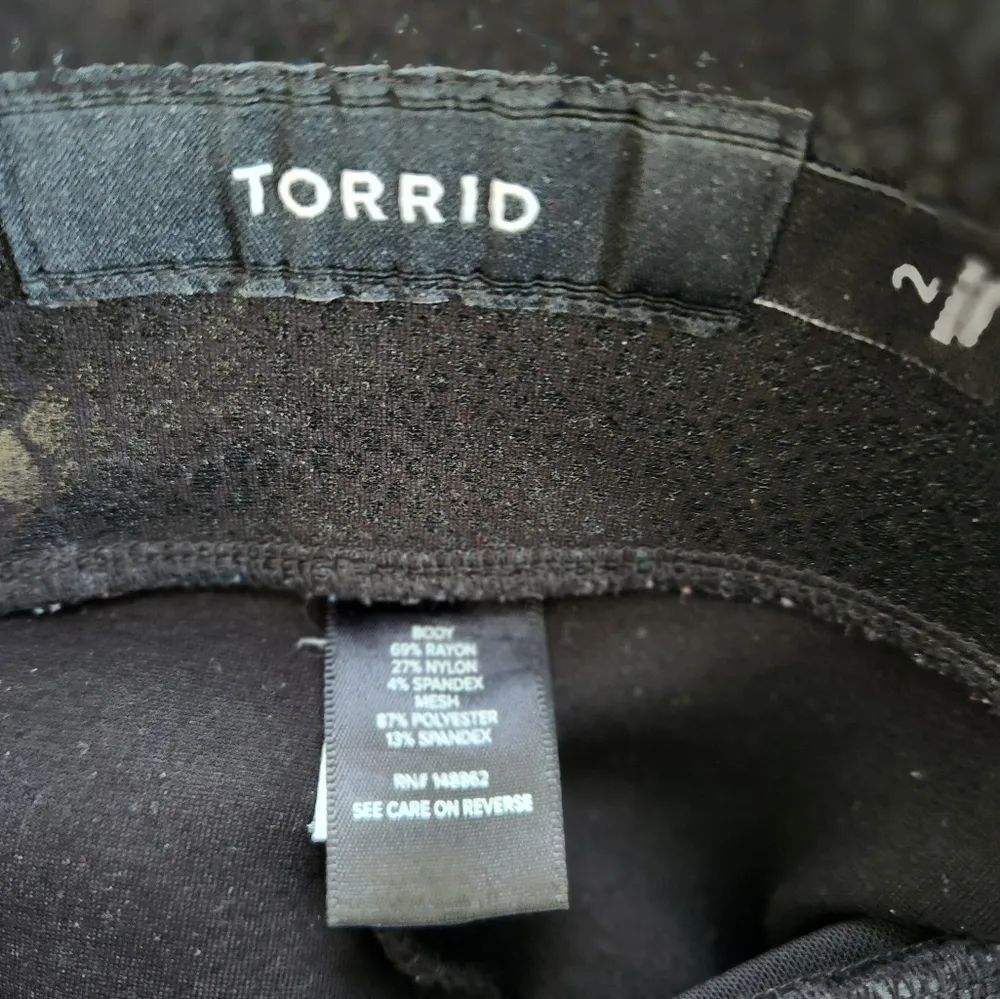 Torrid Sz 2 Stylish Black Textured Women's Leggings NWOT - Image 8