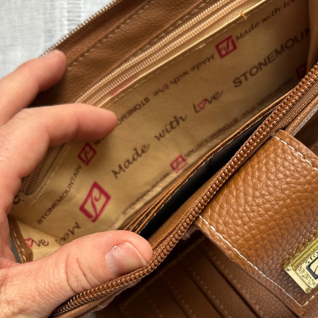 Stone Mountain  NWOT Egg Shell Blue Pebbled Wallet - Image 8