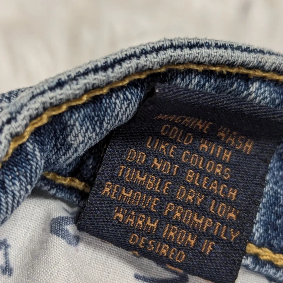 Y2K Seven7 Lightly Distressed Lightwash Cuffed Capri Style Jeans Size 8 - Image 5