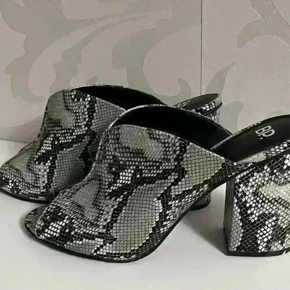 BP B.P. Snakeskin Heeled Peep Toe Mule NWOT - Image 3