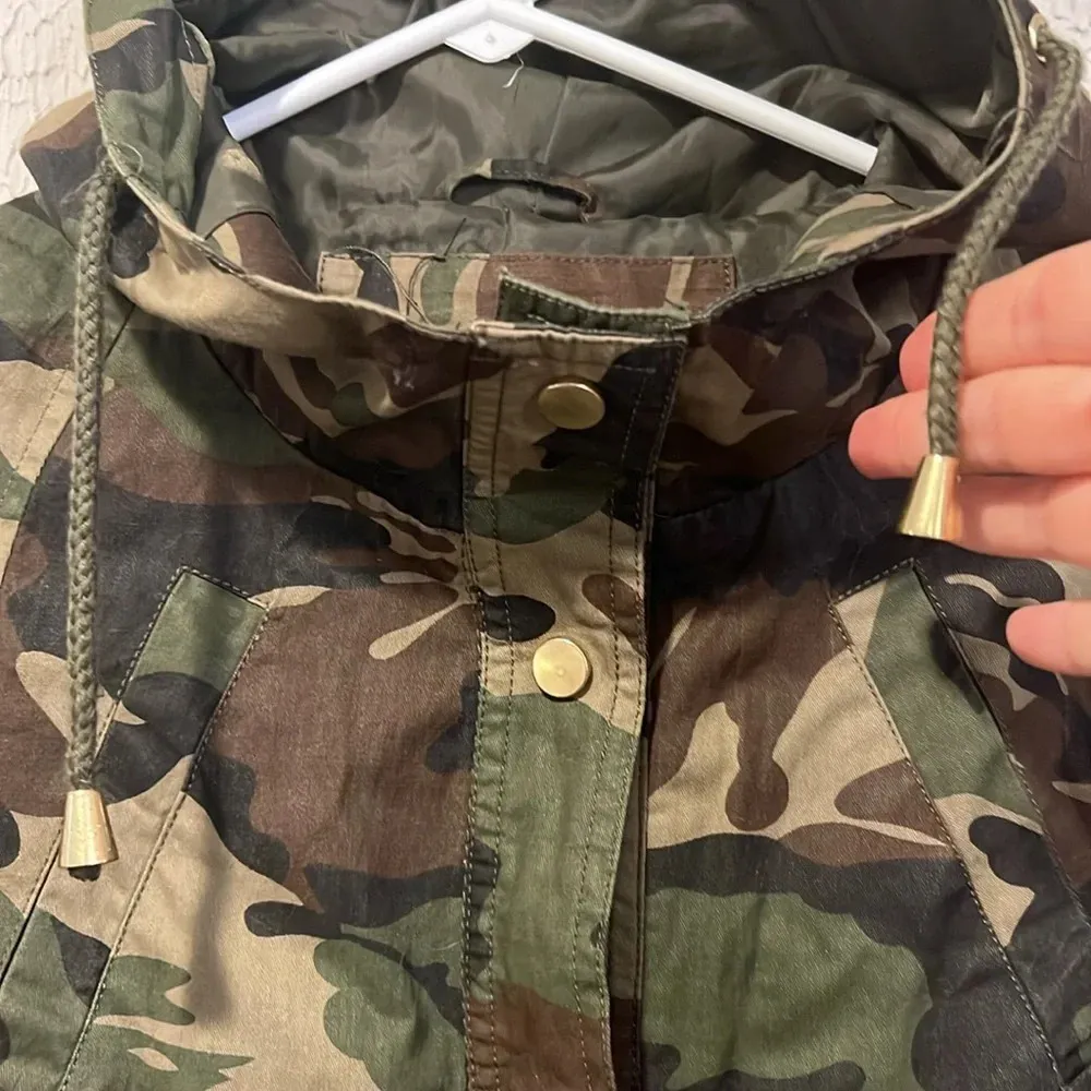 Miss London Black Label Camouflage print hooded jacket size small - Image 11