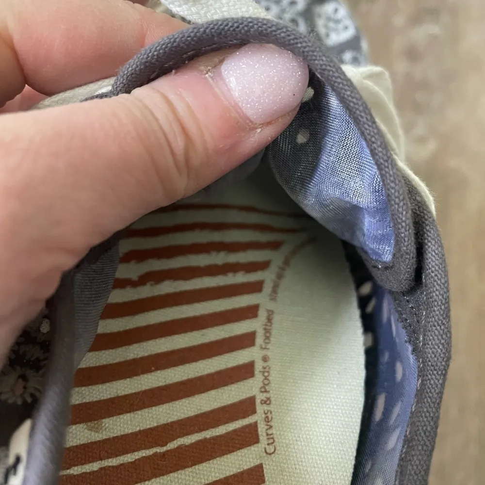 Taos Star Lite Grey Eyelet Shoes Lace Up Comfort Sneakers Embroidered ~ Sz 7 - Image 10